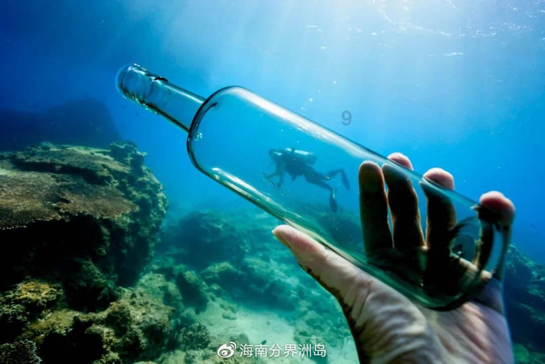 奶奶换药怕疼孙子亲脸颊转移注意力